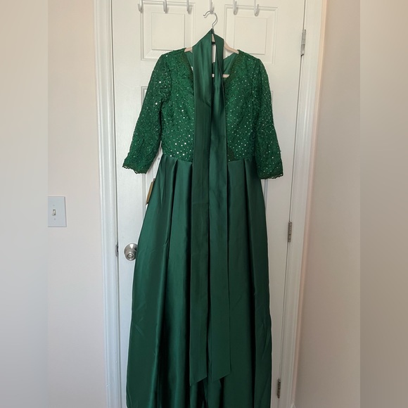Ball Gown / Formal Dress - Picture 10 of 16